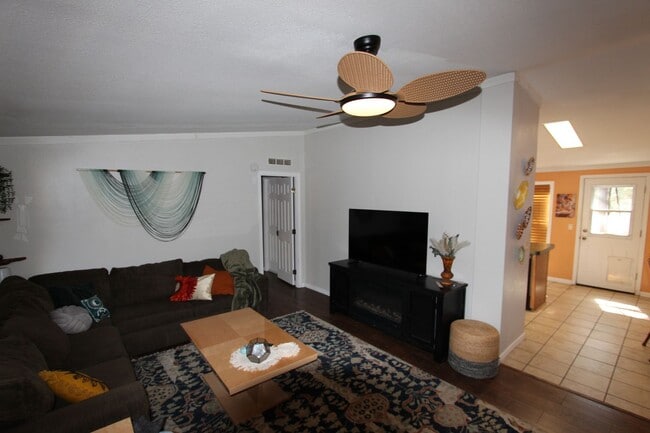 Photo - 5-Bedroom Home located in Railroad Springs