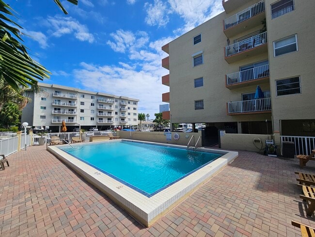 Photo - 3545 NE 167th St Unit 404