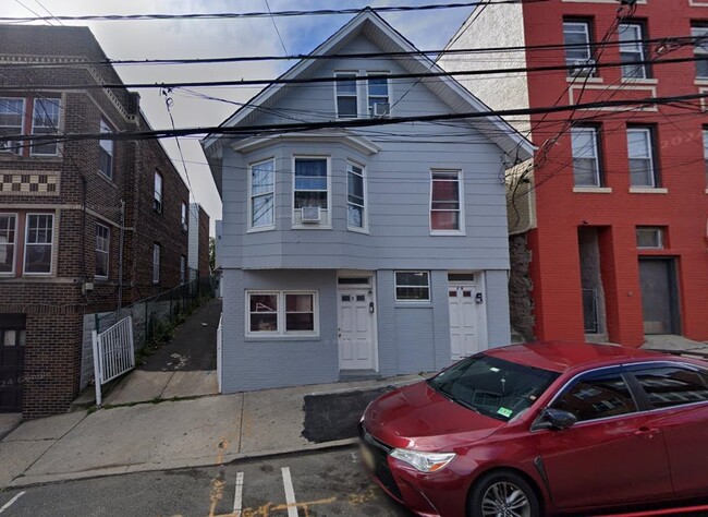 Building Photo - 515 67th St Rental