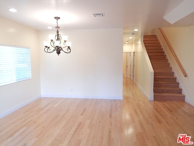 Photo - 2018 Hillcrest Dr