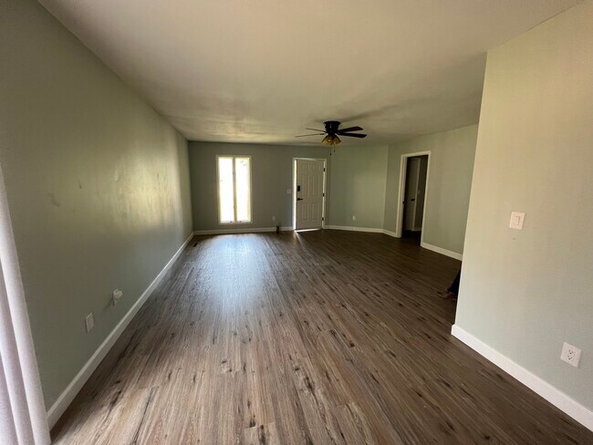 Large living area - 3809 W Sylvania St