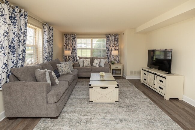 Chapel Valley Townhomes - Chapel Valley Townhomes