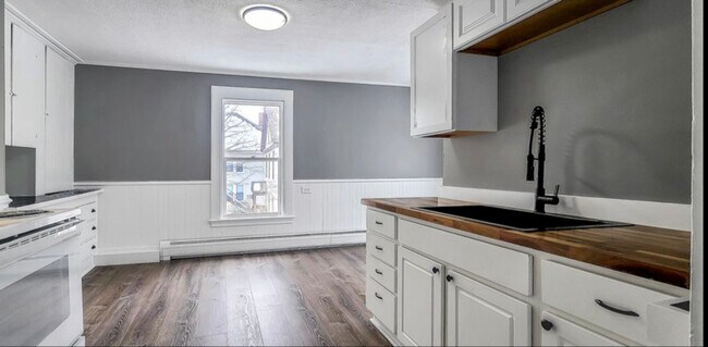 689 Main St Unit B