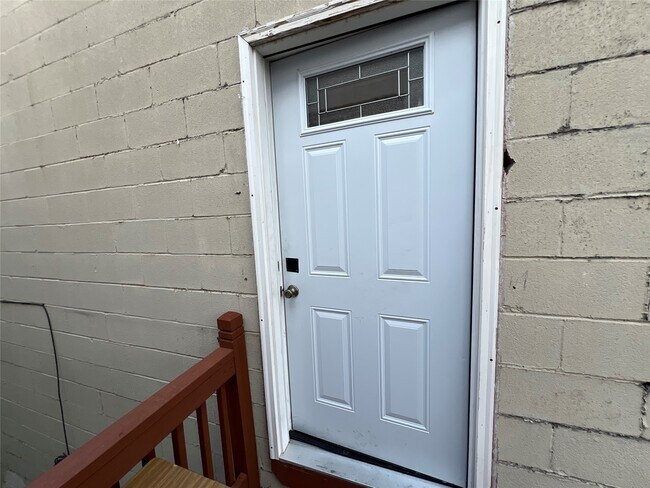 130 W Main St Unit 1