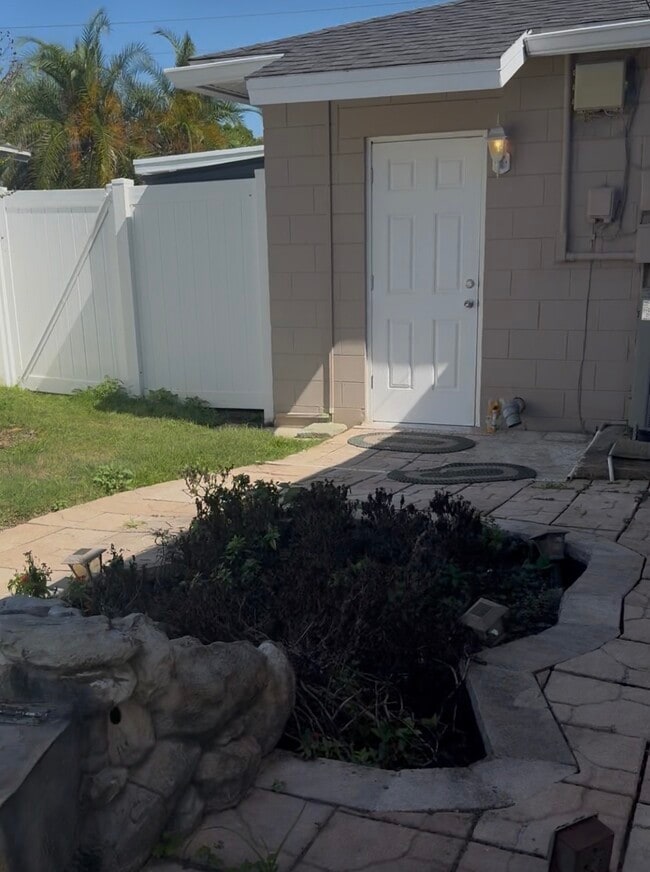 Shed - 7908 N Woodlynne Ave