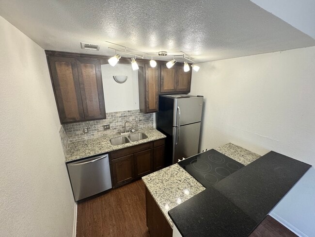 Cocina - 1223 James Ave