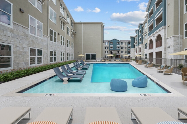 Photo - Promenade Apartments