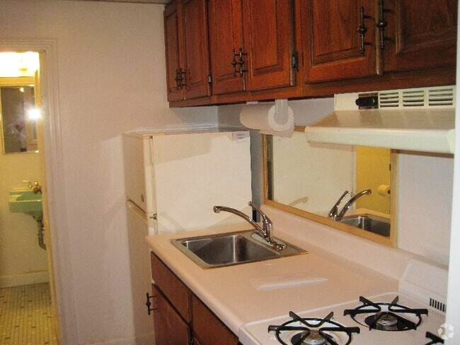 Building Photo - 11 Myrtle St Unit B Rental