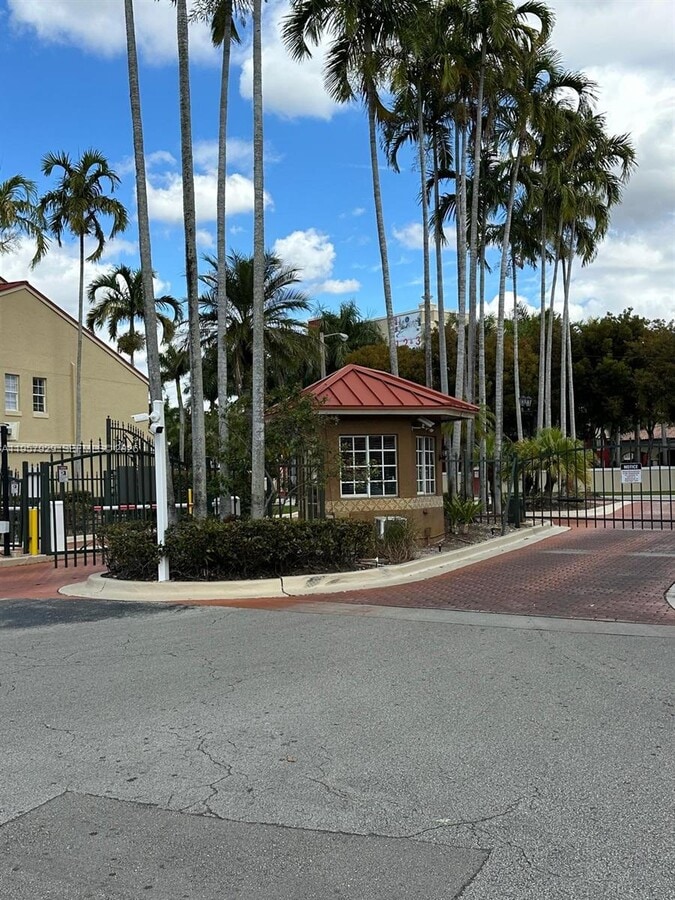 Photo - 18304 NW 68th Ave Unidad H