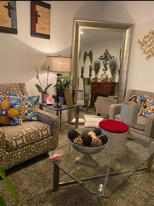 Photo - 972 SW 6th Ave