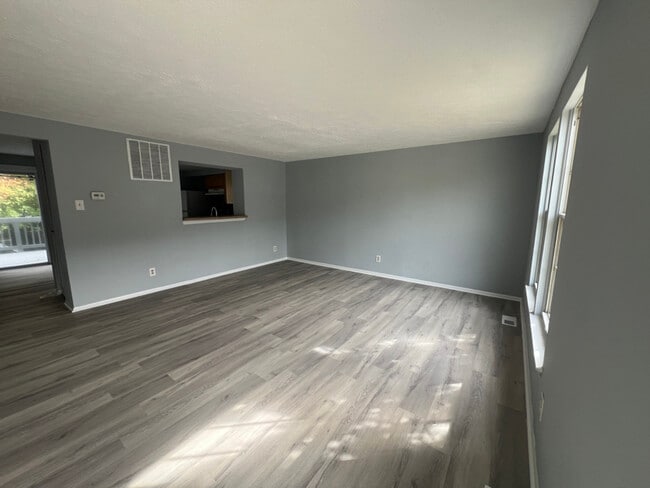 Photo - 72 Dorchester Cir