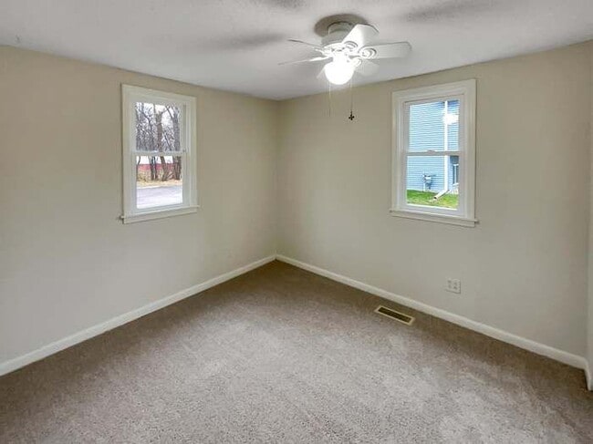 Photo - 2022 English St