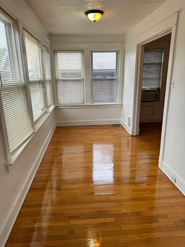 Photo - Great 2nd Floor Duplex in Squirrel Hill