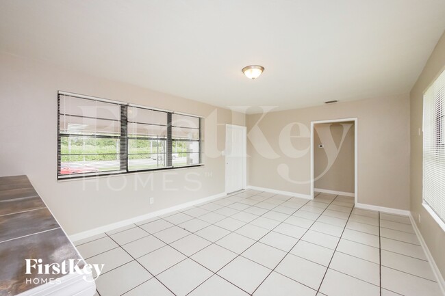 Photo - 2830 Johnson St