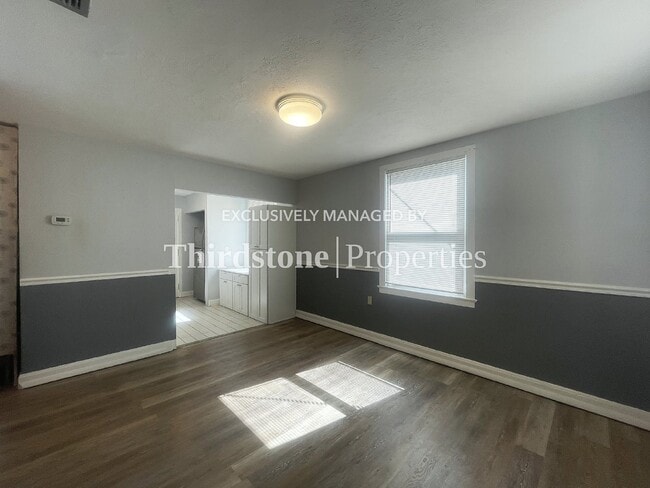 Photo - 6 Oakridge Ave N