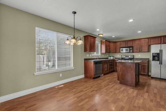 Photo - Beautiful 4 Bedroom 2.5 Bath Home in Lehi near Thanksgiving Point!