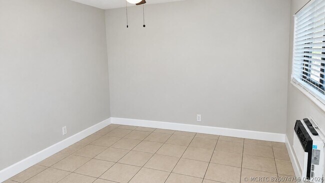 Photo - 435 NW 41st St Unit 2