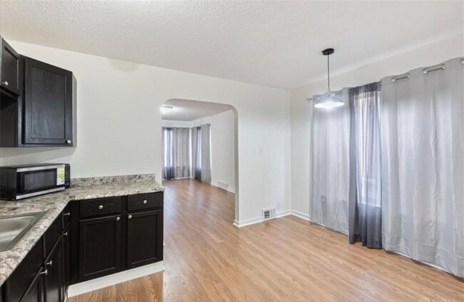 219 Victor Ave Unit 1