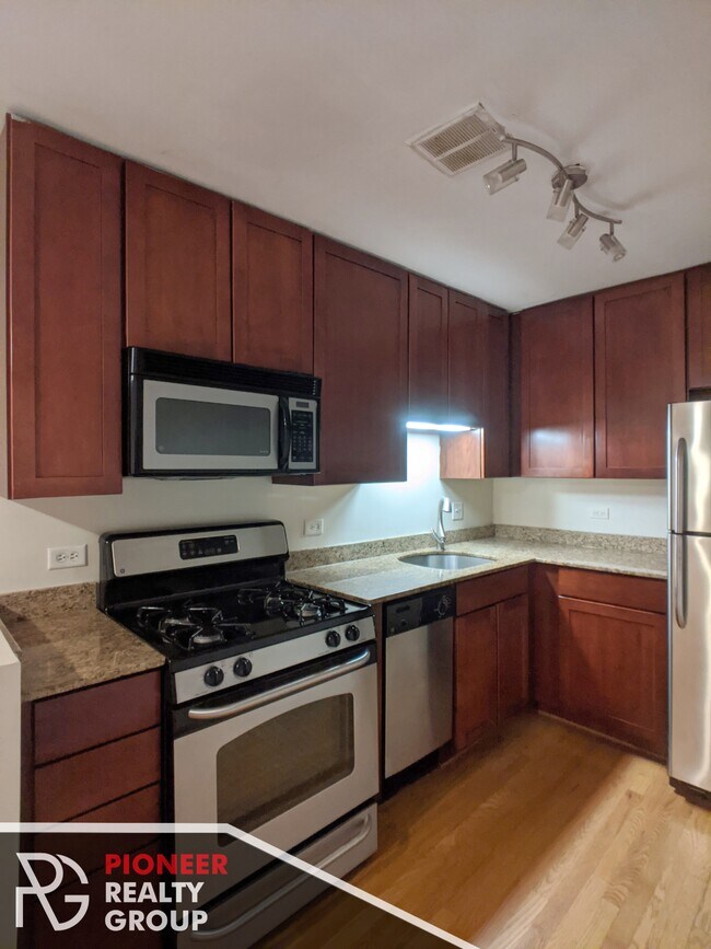 Photo - 643 W Wrightwood Ave