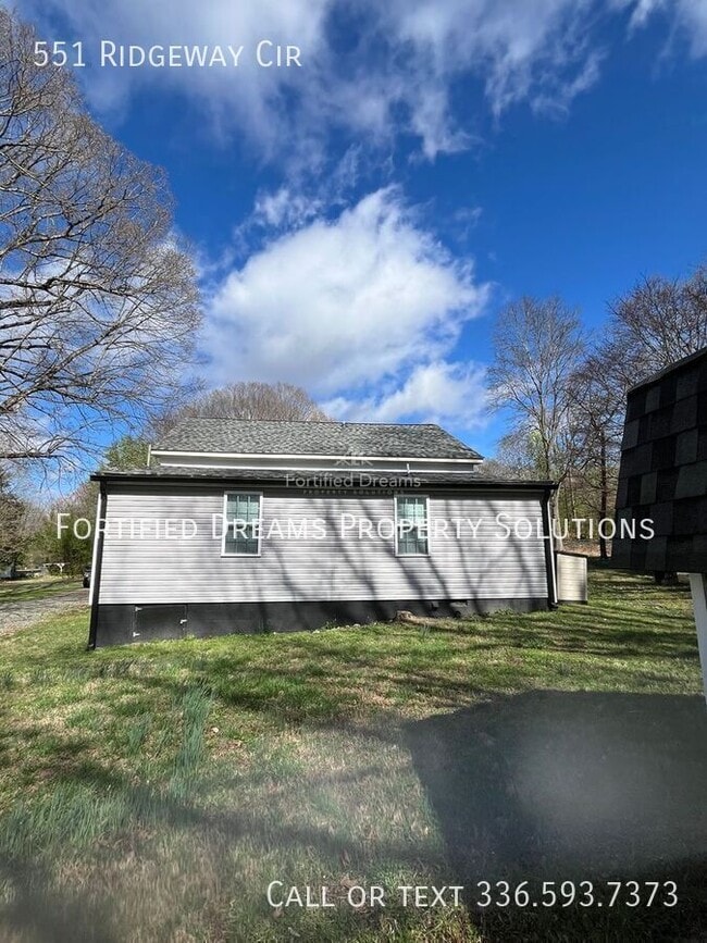 551 Ridgeway Cir