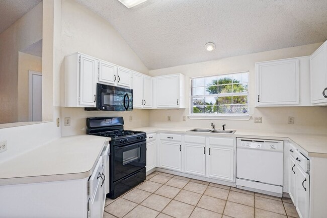 2230 Cedarwood Dr