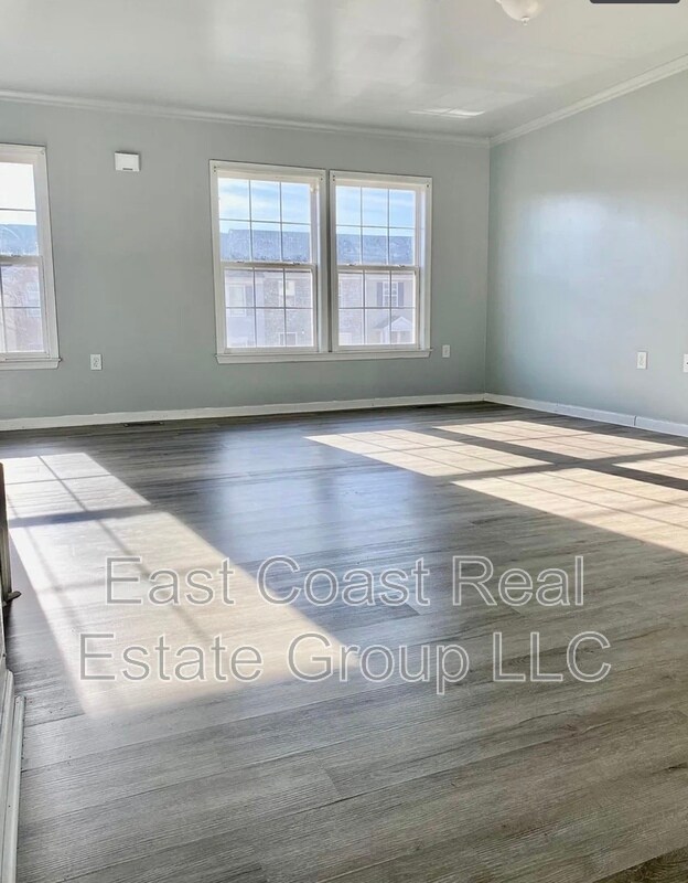 Photo - 27 Dunlap Dr