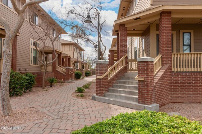 Photo - CUTE TOWNHOME AVAILABLE NOW NEAR TEMPE TOW...