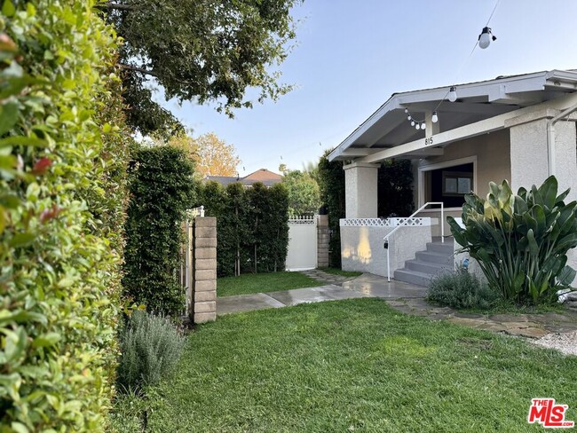 Photo - 815 N Hobart Blvd House