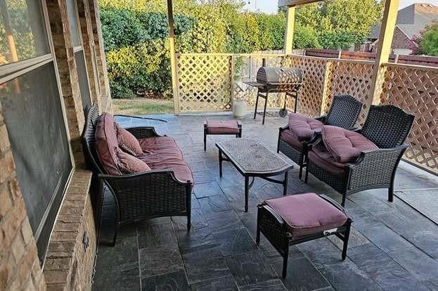 Photo - 215 Lairds Dr