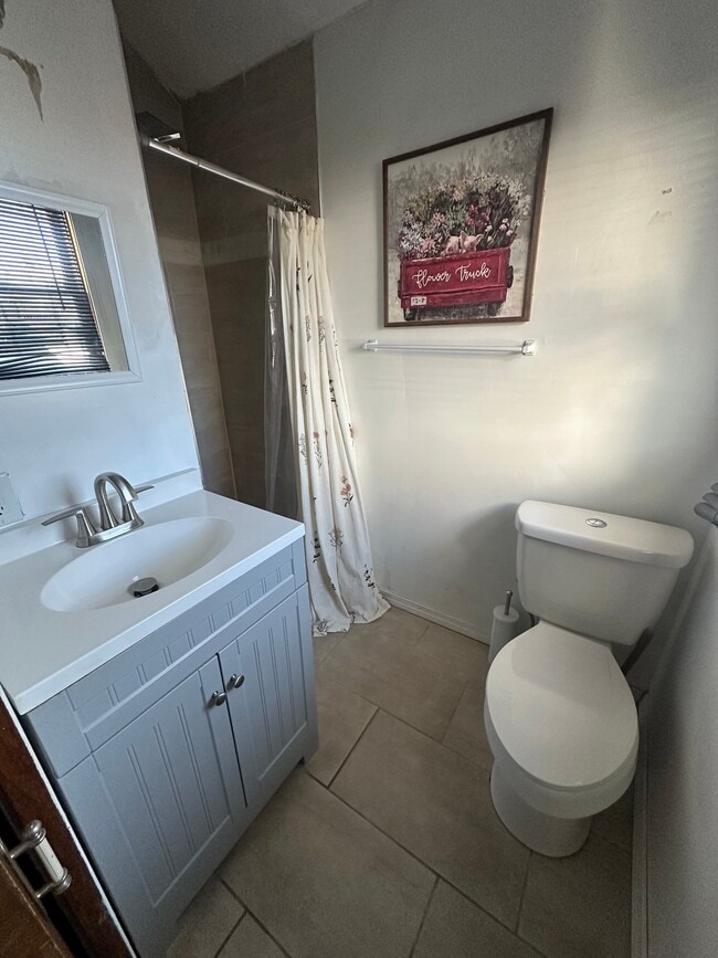 16 M St Unit C