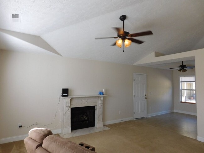 Photo - 119 Pella Ln