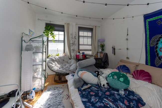 Photo - 9/1 Sunny top floor 2BR with balcony near Packard's Corner!