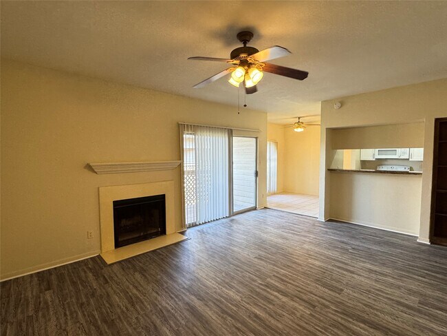 Building Photo - 6500 Harbor Town Dr Unit 3408