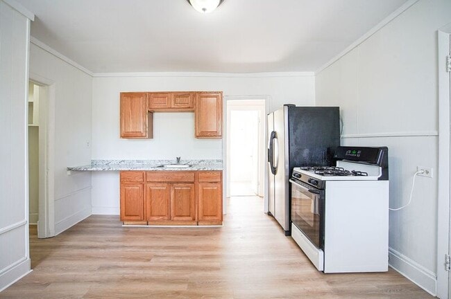 Building Photo - 11-13 Newman St Unit #3