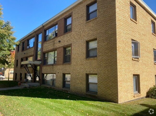 Exterior 2246 Building - West 7th Apartments