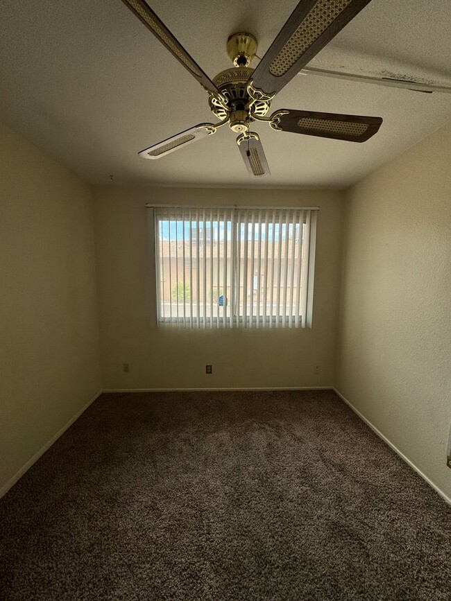Photo - 1153 E Vaughn St