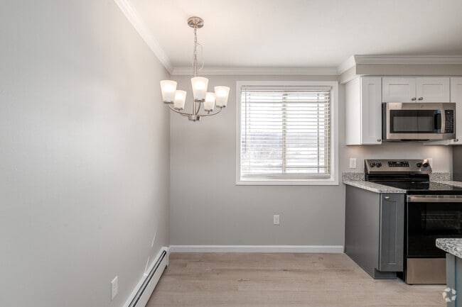 2BR, 1BA - 900SF - Dining Area