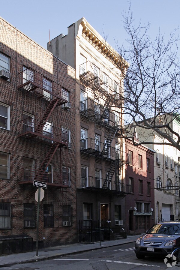Photo - 31 Downing St Apartments