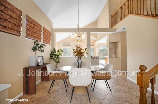 Photo - 516 Carrigane Way