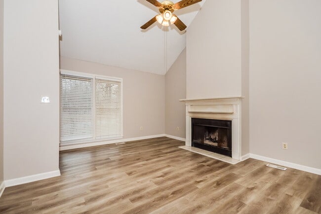 Photo - 10 Peace Tree Ln NE