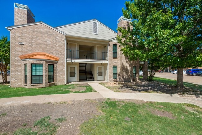Stylish Upstairs Corner Unit Near Lake Ray... - Stylish Upstairs Corner House Unit Near Lake Ray...