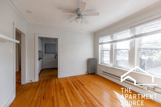 Building Photo - 4218 N Clark St Unit 3 Rental
