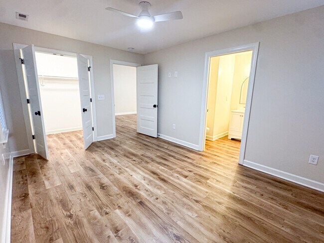 Photo - 134 N Clarendon Dr