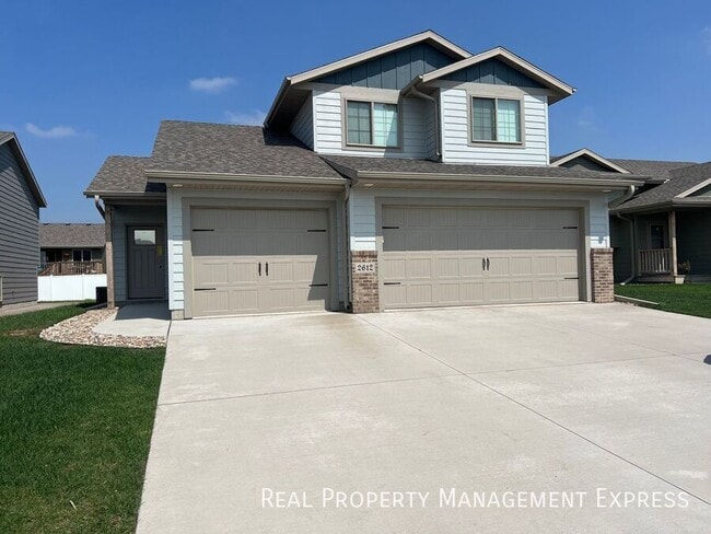 3 Bedroom 2.5 Bathroom Townhome - 3 Bedroom 2.5 Bathroom Townhome