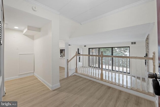 Building Photo - 124 Roberts Ln Unit 200