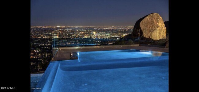6010 E Cholla Ln