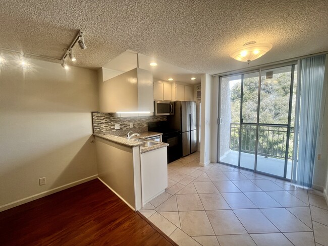 Photo - 659 S Cloverdale Ave