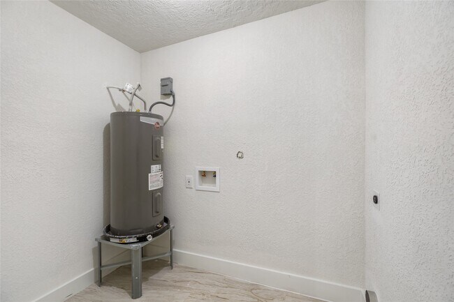 Photo - 5915 Beldart St