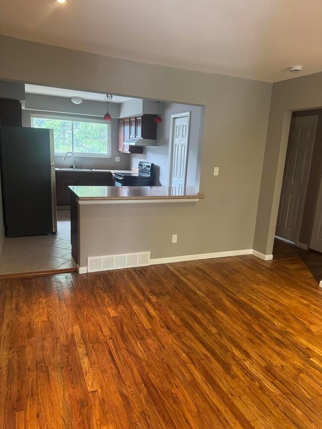 Photo - 4859 Mansfield Ave Unidad 8H