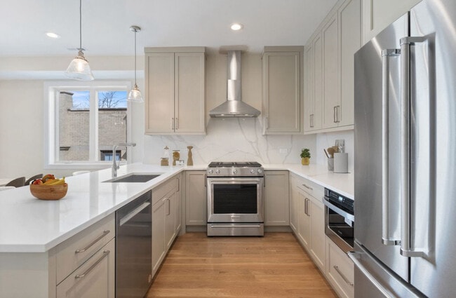 Photo - 4861 N Hermitage Ave